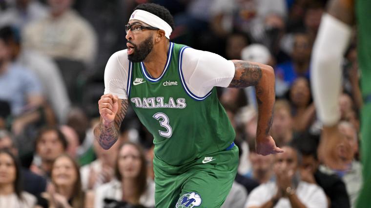 Dallas Mavericks forward Anthony Davis