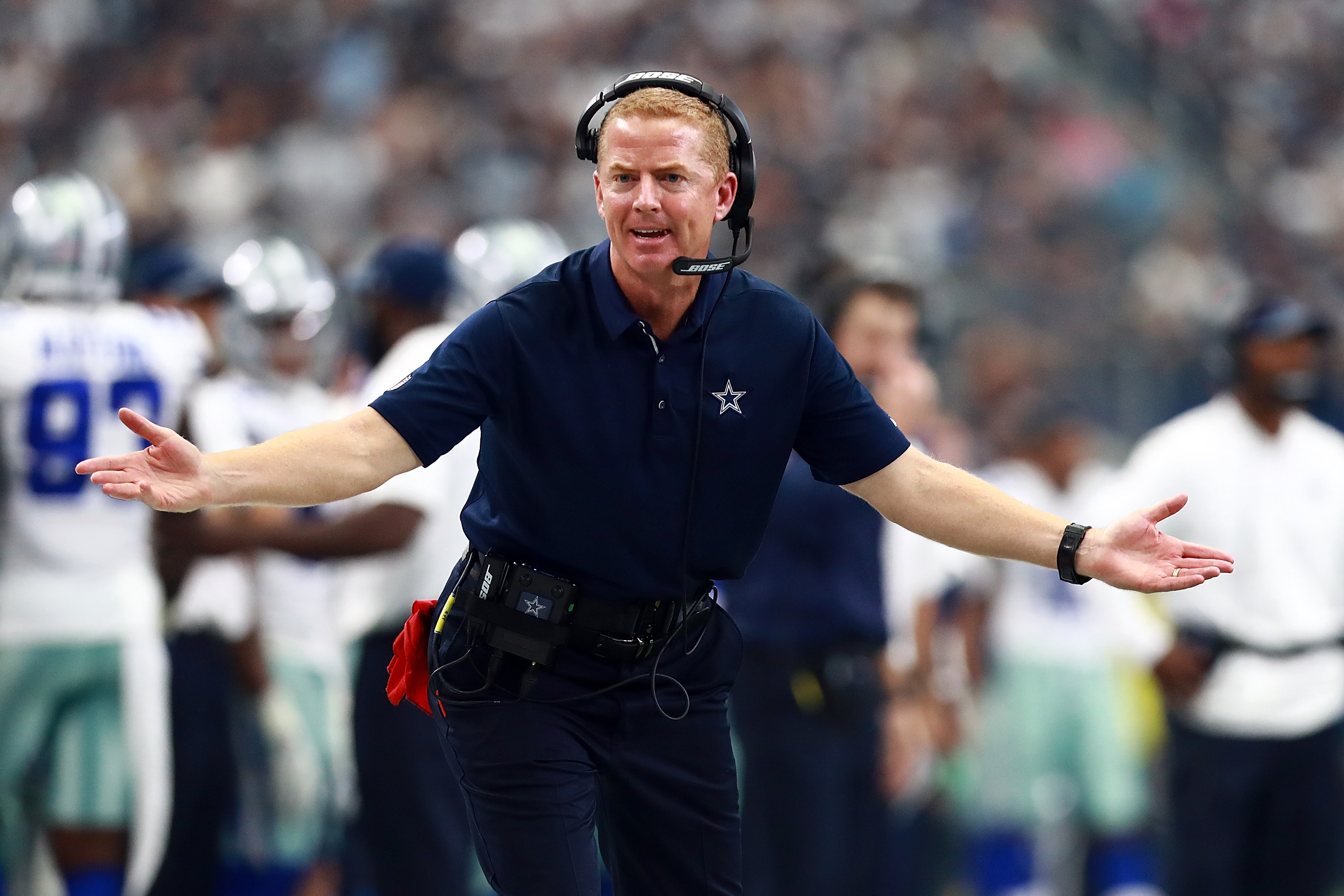ARLINGTON, TX - OCTOBER 01: Head coach Jason Garrett of the Dallas Cowboys reacts toward a referee in the first half of a game against the Los Angeles Rams at AT&T Stadium on October 1, 2017 in Arlington, Texas. (Photo by Tom Pennington/Getty Images)
