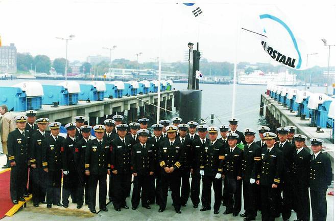 1992年10月14日,在德国HDW造船厂举行了“张保皋”号的交接仪式