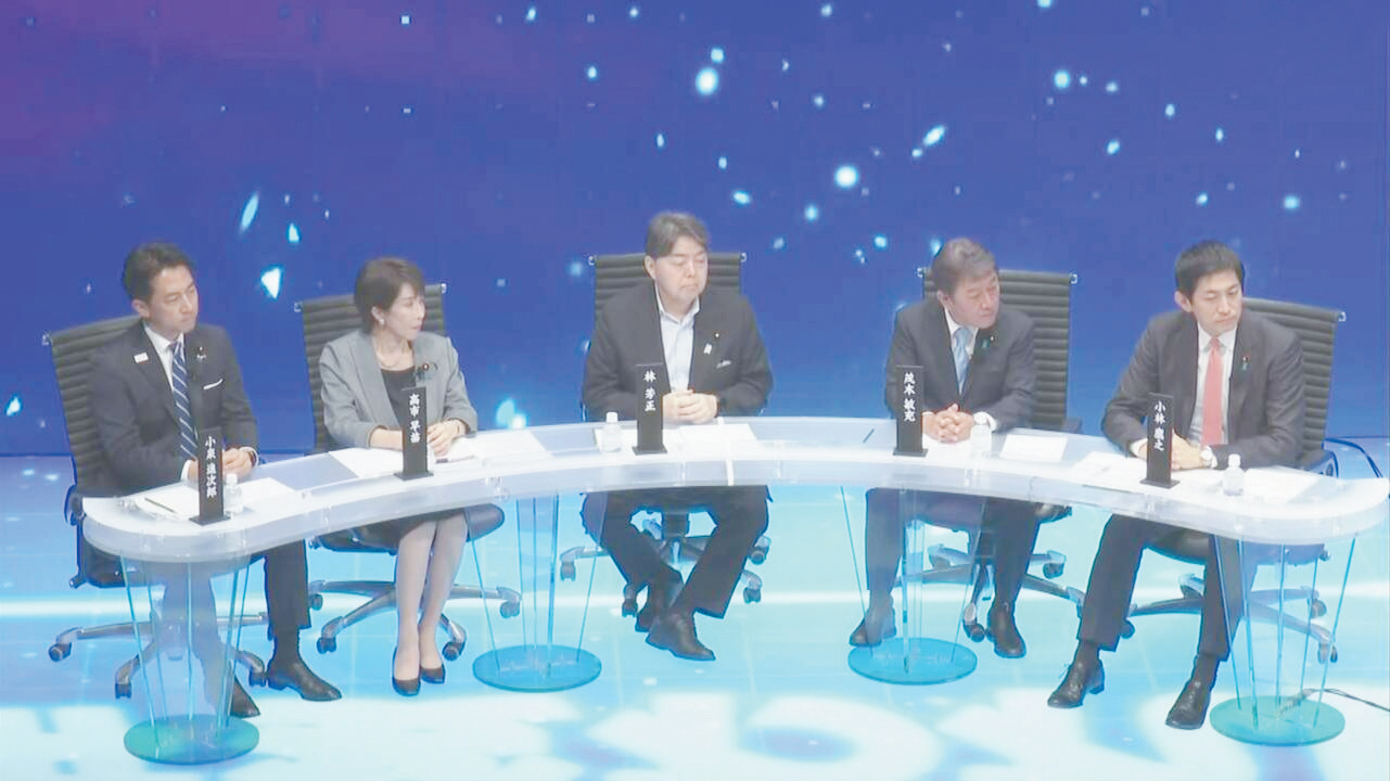 5位自民党总裁选举候选人27日参加网络节目。从左到右依次为小泉进次郎、高市早苗、林芳正、茂木敏充、小林鹰之。（图源：日本放送协会）