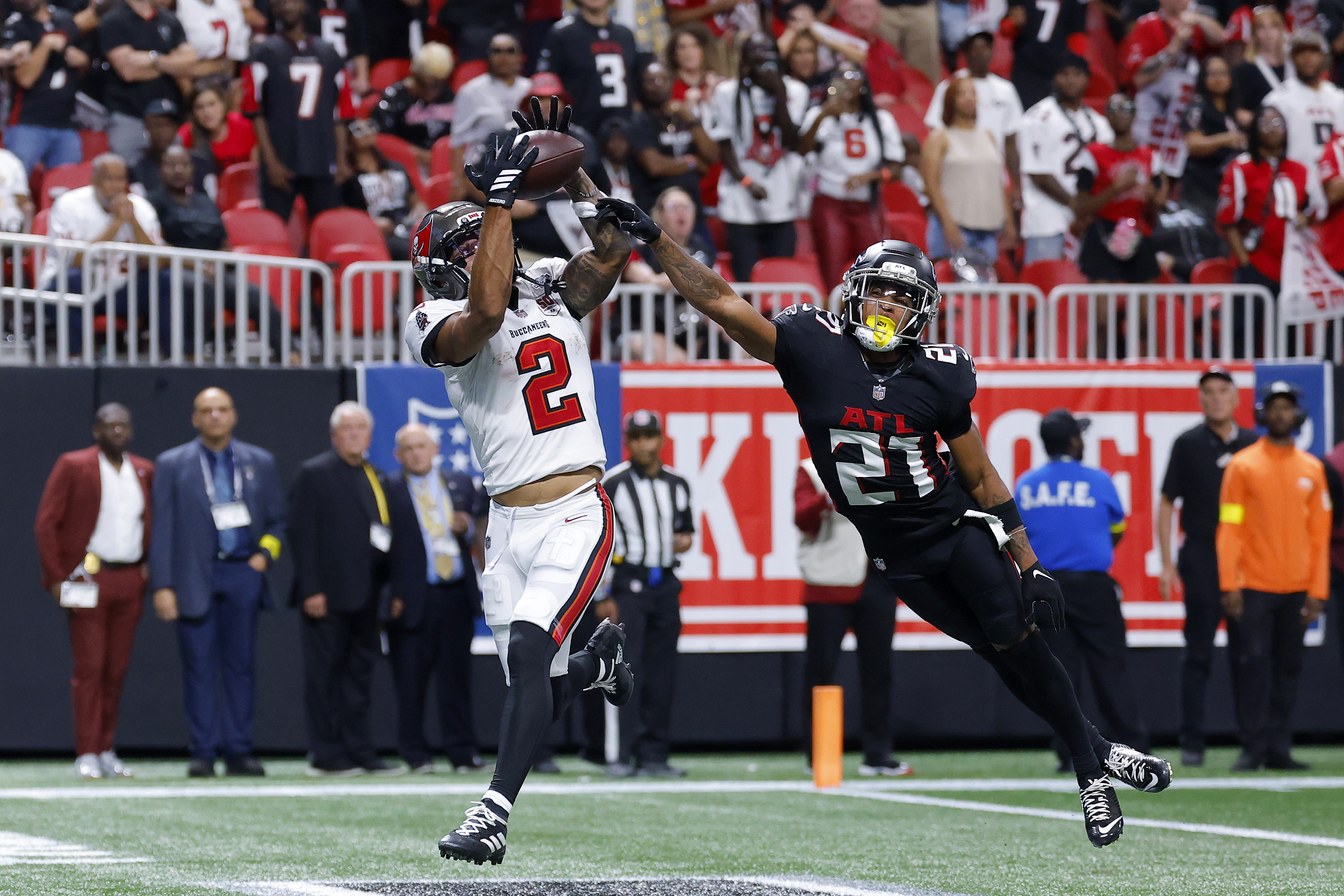 ATLANTA, GEORGIA - SEPTEMBER 07: Emeka Egbuka #2 of the Tampa Bay Buccaneers catches a touchdown pass against the Atlanta Falcons during the game at Mercedes-Benz Stadium on September 07, 2025 in Atlanta, Georgia. (Photo by Todd Kirkland/Getty Images)