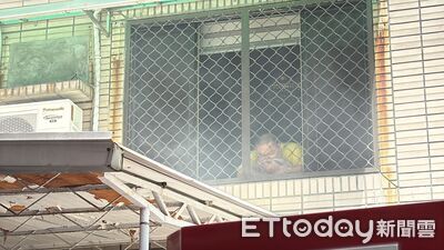 快訊／高雄透天厝火警！飲水機燒成火球　1男獲救口鼻全黑煙