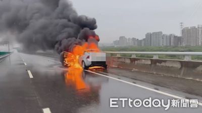 快訊／新竹台68線火燒車濃煙竄天　「瑞典坦克」燒成骨架駕駛嗆傷