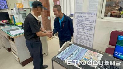 馬桶中拾「金」！廟公撿皮夾清洗送警局　失主超驚喜