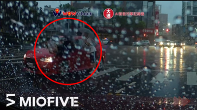 行人地獄！高雄高中生過馬路遭左轉車直衝撞飛　網看畫面全怒了