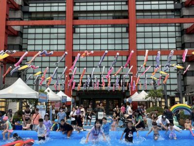 信義區親子「夏日夢幻祭」開跑　尋寶探險、周末金魚賽在百貨玩到不想回家