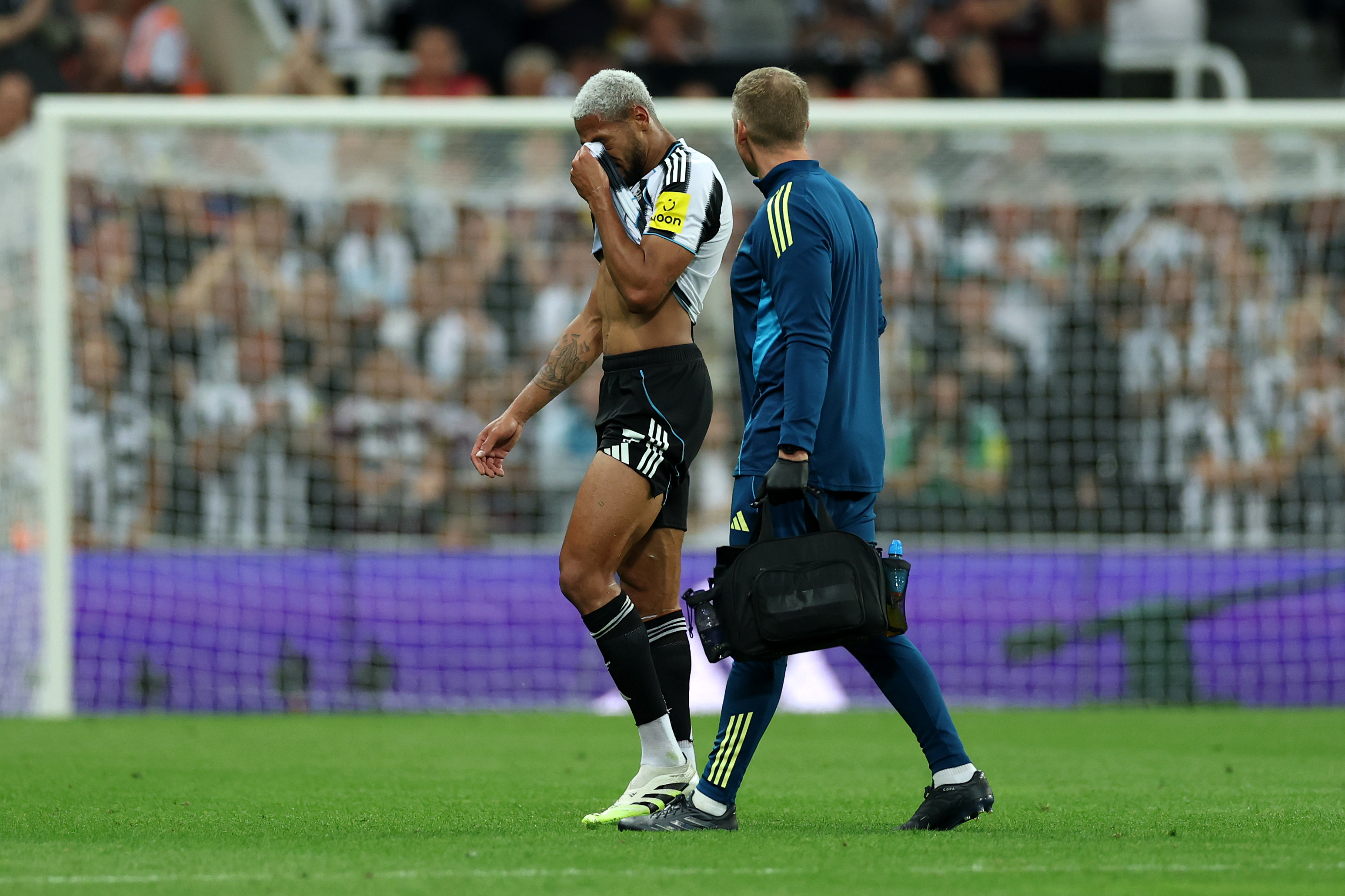 NEWCASTLE UPON TYNE, ENGLAND - AUGUST 25: Joelinton of Newcastle United reacts as he leaves the field after suffering an injury during the Premier League match between Newcastle United and Liverpool at St James' Park on August 25, 2025 in Newcastle upon Tyne, England. (Photo by Stu Forster/Getty Images)