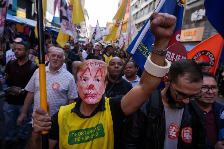 Demonstrators take part in a protest demanding the arrest of Brazilian former President Jair Bolsonaro and against U.S. President Donald Trump's decision to investigate digital trade and electronic payment services in Brazil, at a commercial zone in Sao Paulo, Brazil July 18, 2025. REUTERS/Alexandre Meneghini