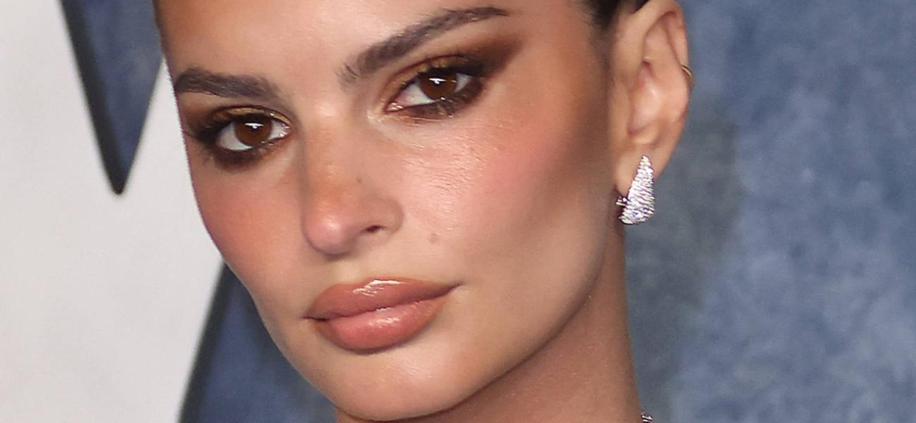 Emily Ratajkowski close up