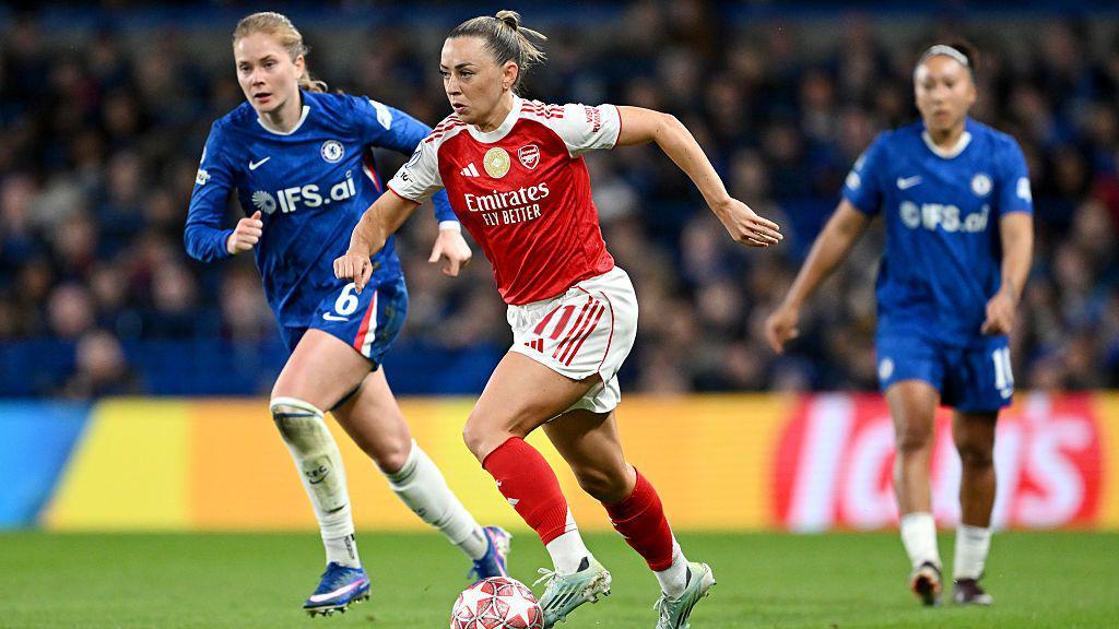 Arsenal and Chelsea in action 