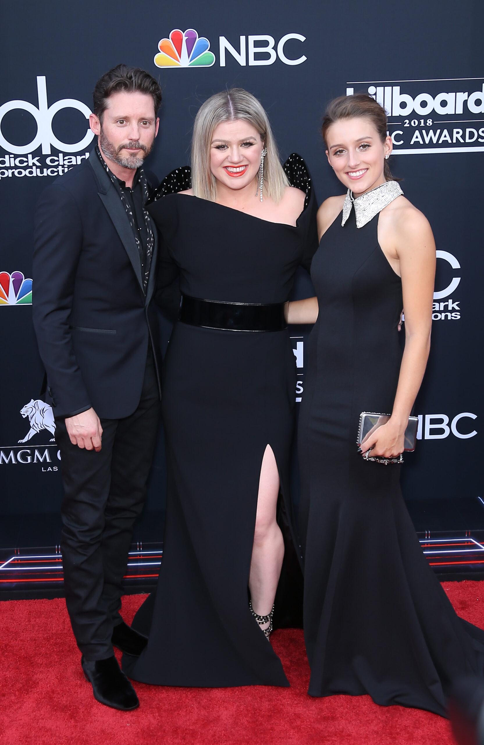 Kelly Clarkson Finally Settles Divorce, Agrees To Vaccinate Kids From COVID-19