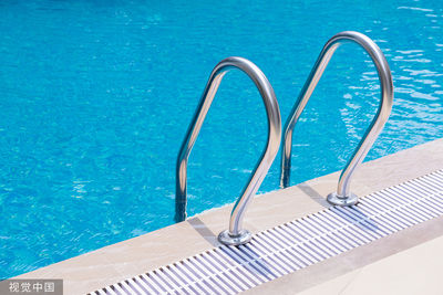 全場僅1個救生員！女兒戲水溺斃　教練母提告獲國賠159萬元