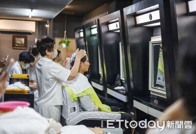 打開台灣的9城市玩法　44年老派理容院紅到日本、看捷運行控中心