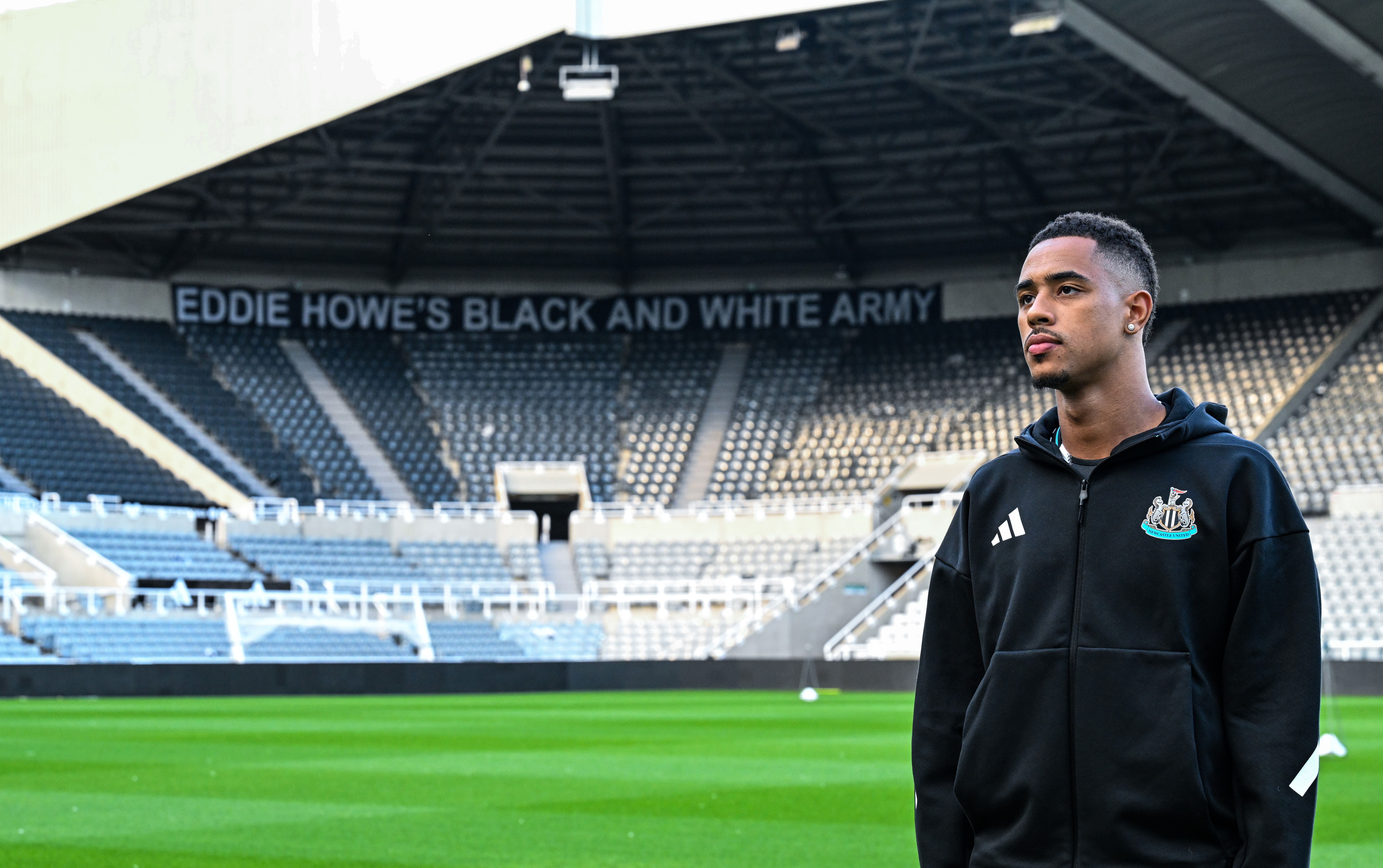 NEWCASTLE UPON TYNE, ENGLAND - AUGUST 17: Jacob Ramsey poses for photographs at St. James Park in the lead up to signing his contract which was announced on August 17, 2025 in Newcastle upon Tyne, England. (Photo by Serena Taylor/Newcastle United via Getty Images)