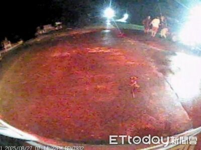 蘭嶼龍門漁港驚傳墜海意外！2女騎士跌入海中　自行脫困上岸