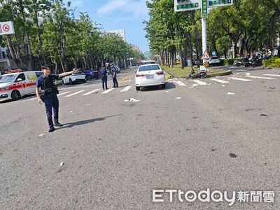 快訊／高雄78歲阿姨騎士闖紅燈！遭休旅車攔腰猛撞　昏迷搶救中