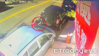 全面失控！大甲男抽「喪屍煙彈」逆向衝　慘卡2車縫隙糗大