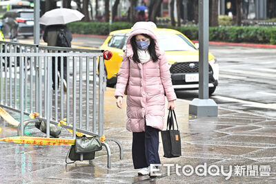 明天回溫「東半部雨勢明顯」　下周一最暖高溫26度