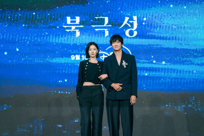 43歲全智賢完美馬甲線！LV短版套裝秀出腹肌　與姜棟元合體《暴風圈》