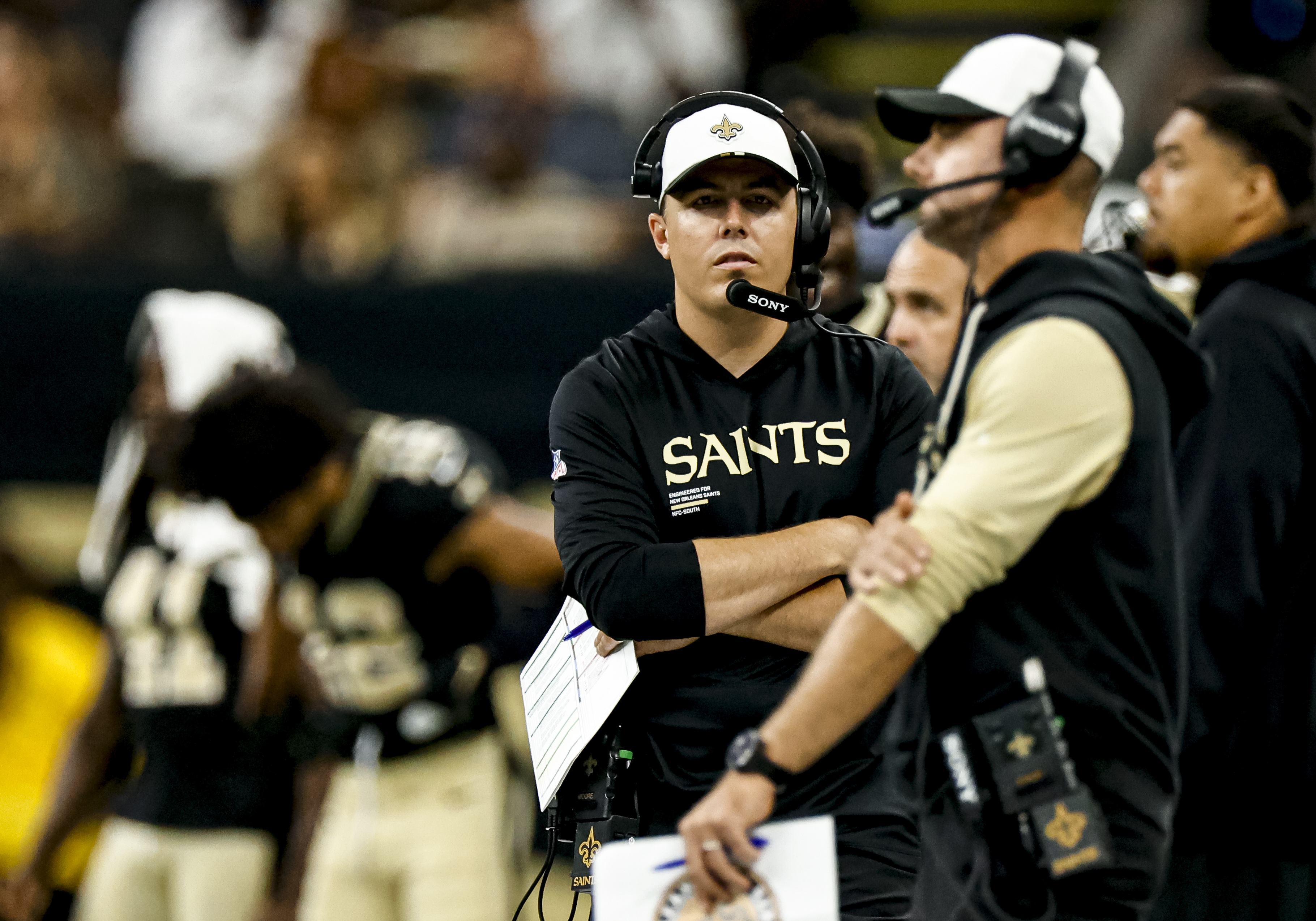 NEW ORLEANS, LOUISIANA - AUGUST 23: Head coach Kellen Moore of the New Orleans Saints on the sideline during the first half of a preseason game against the Denver Broncos at the Caesars Superdome on August 23, 2025 in New Orleans, Louisiana. (Photo by Derick E. Hingle/Getty Images)
