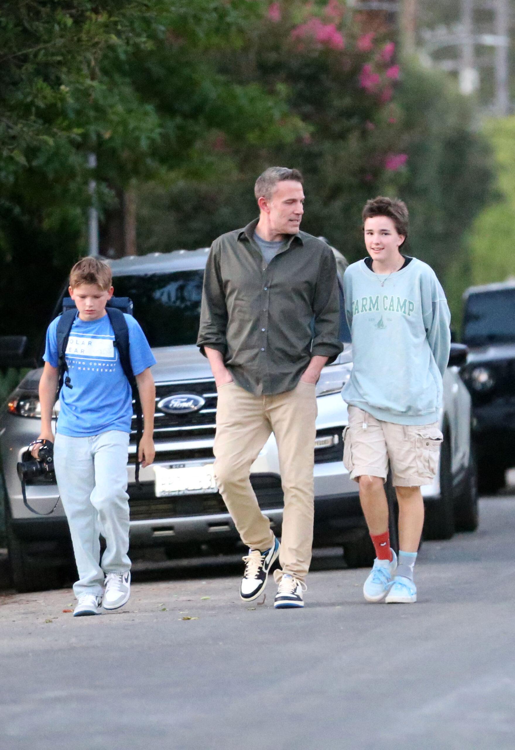 Single Ben Affleck is seen out for an evening walk with his son, Samuel and daughter Fin, the happy trio head to an ice cream parlor in Brentwood and pick up ice cream.