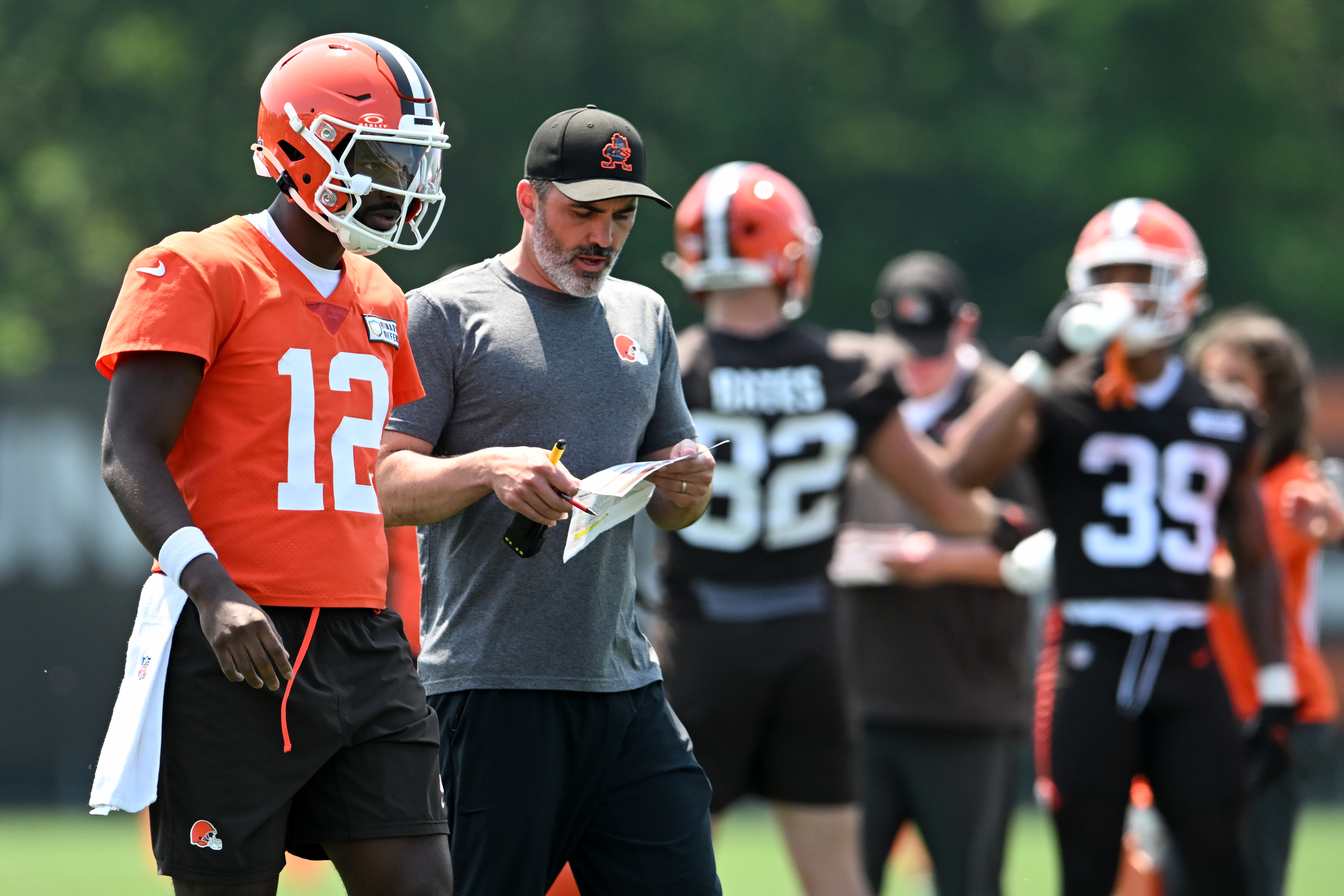 BEREA, OHIO - JUNE 11: Head coach Kevin Stefanski of the Cleveland Browns instructs Shedeur Sanders #12 during Cleveland Browns mandatory minicamp at CrossCountry Mortgage Campus on June 11, 2025 in Berea, Ohio. (Photo by Nick Cammett/Getty Images)