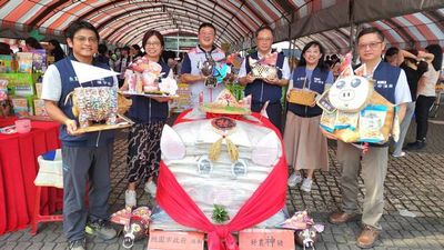 中元普渡玩環保創意　桃園農業局千台斤「好農神豬」米做公益
