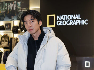 傅孟柏《回魂計》大秀肌肉「今天終於穿很多」　國家地理服飾羽絨衣暖到流汗