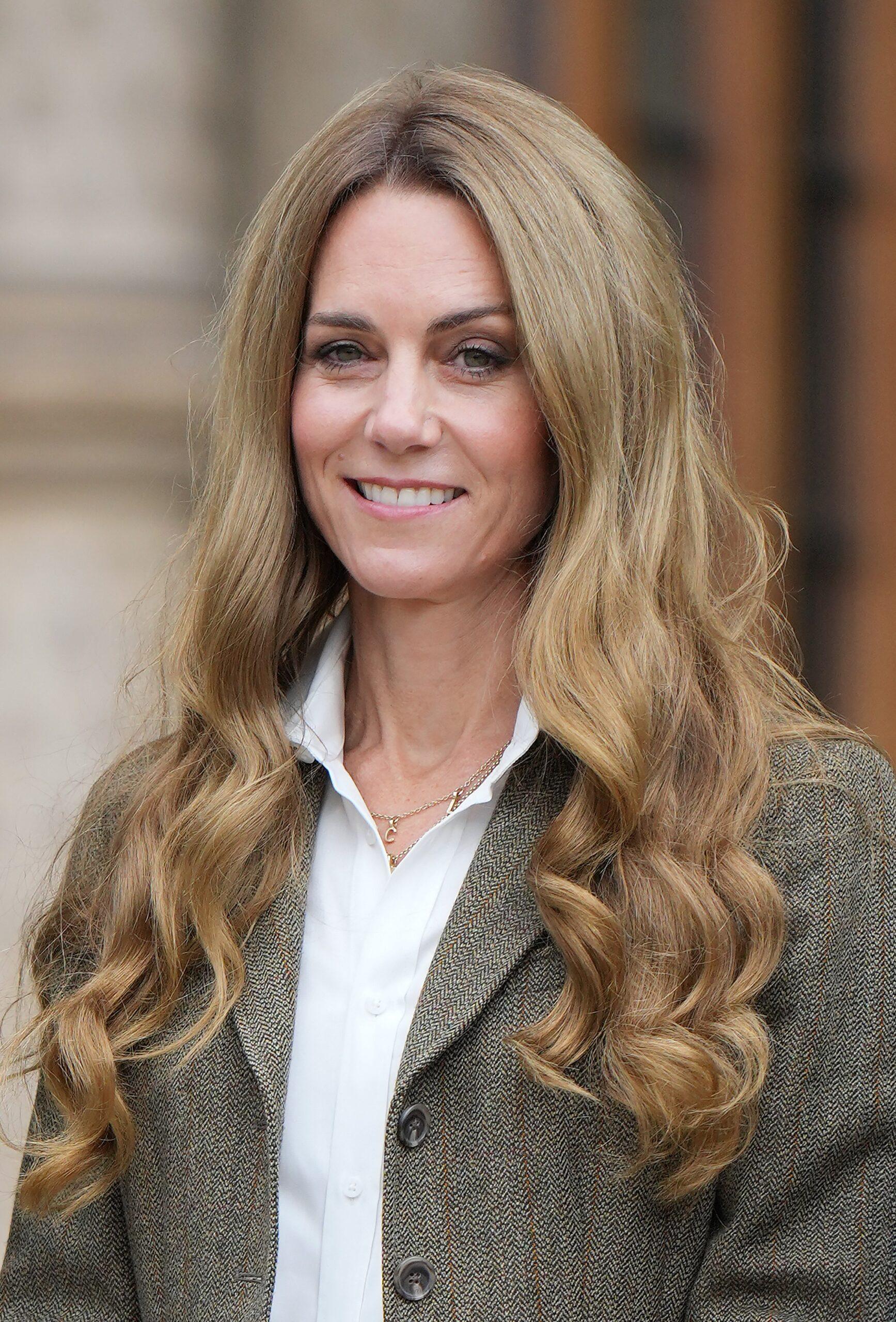 Kate Middleton debuts blonde hair
