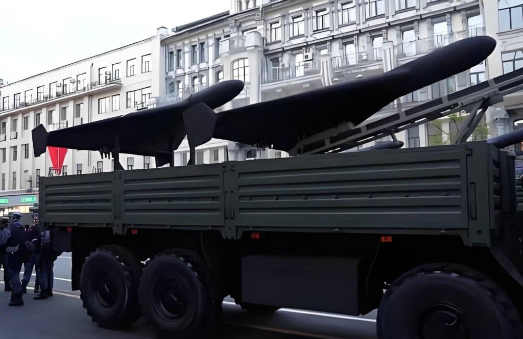 俄罗斯展示&ldquo;天竺葵-2&rdquo;自杀式无人机。