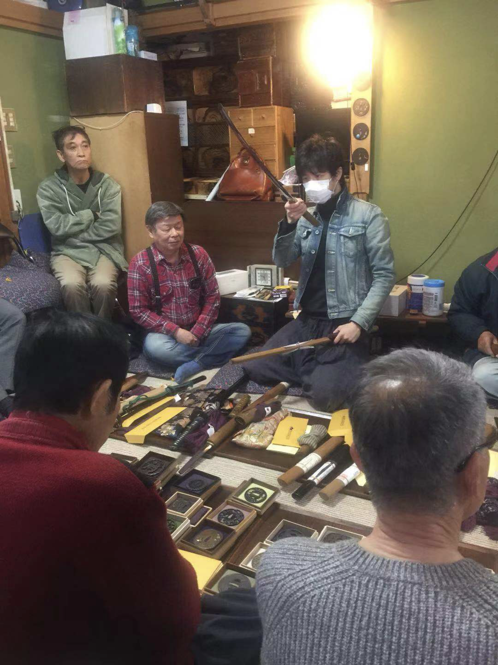 中国小伙儿杀进日本千年刀剑产业