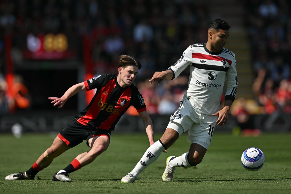 Scott pressure Manchester United midfielder Casemiro (AFP via Getty Images)