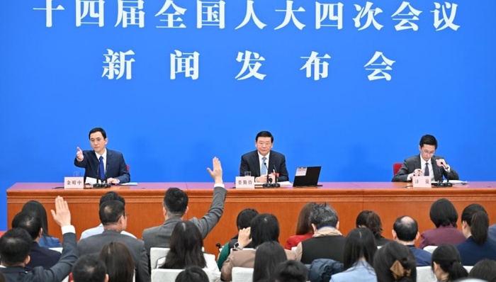 人大会议首场发布会答问要点;生态环境法典;机器人;伊朗局势