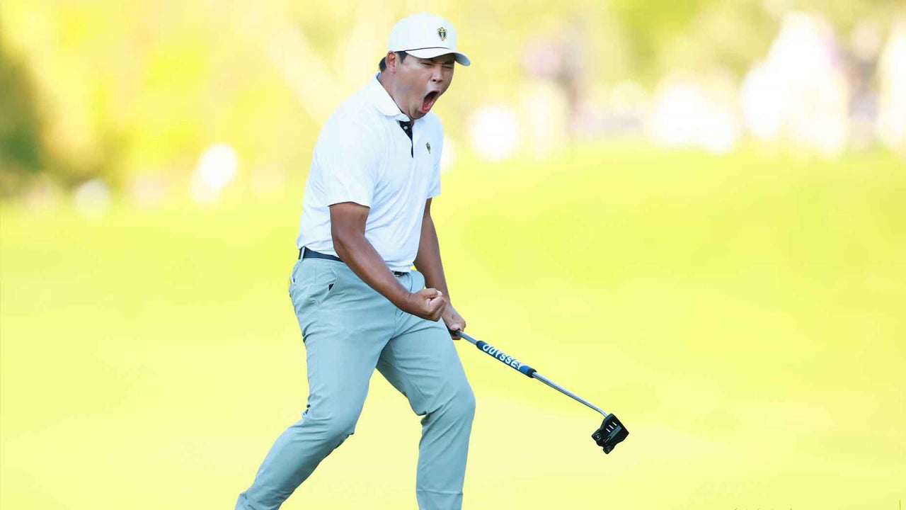 Si Woo Kim celebrates a putt at the Presidents Cup