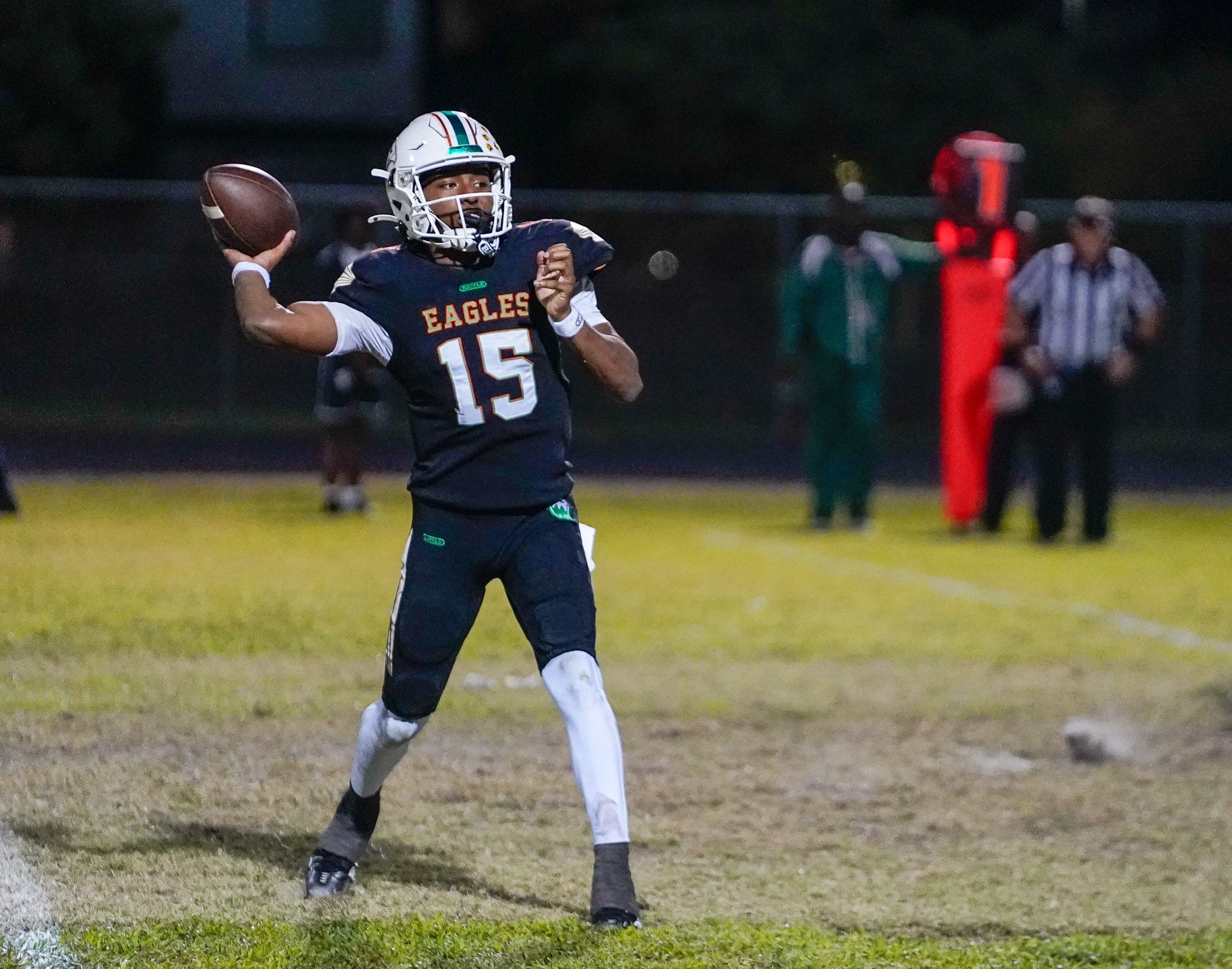 Atlantic quarterback Pedro Martinez (15) passes during the first half against McArthur on Nov. 11, 2025, in Delray Beach, FL.