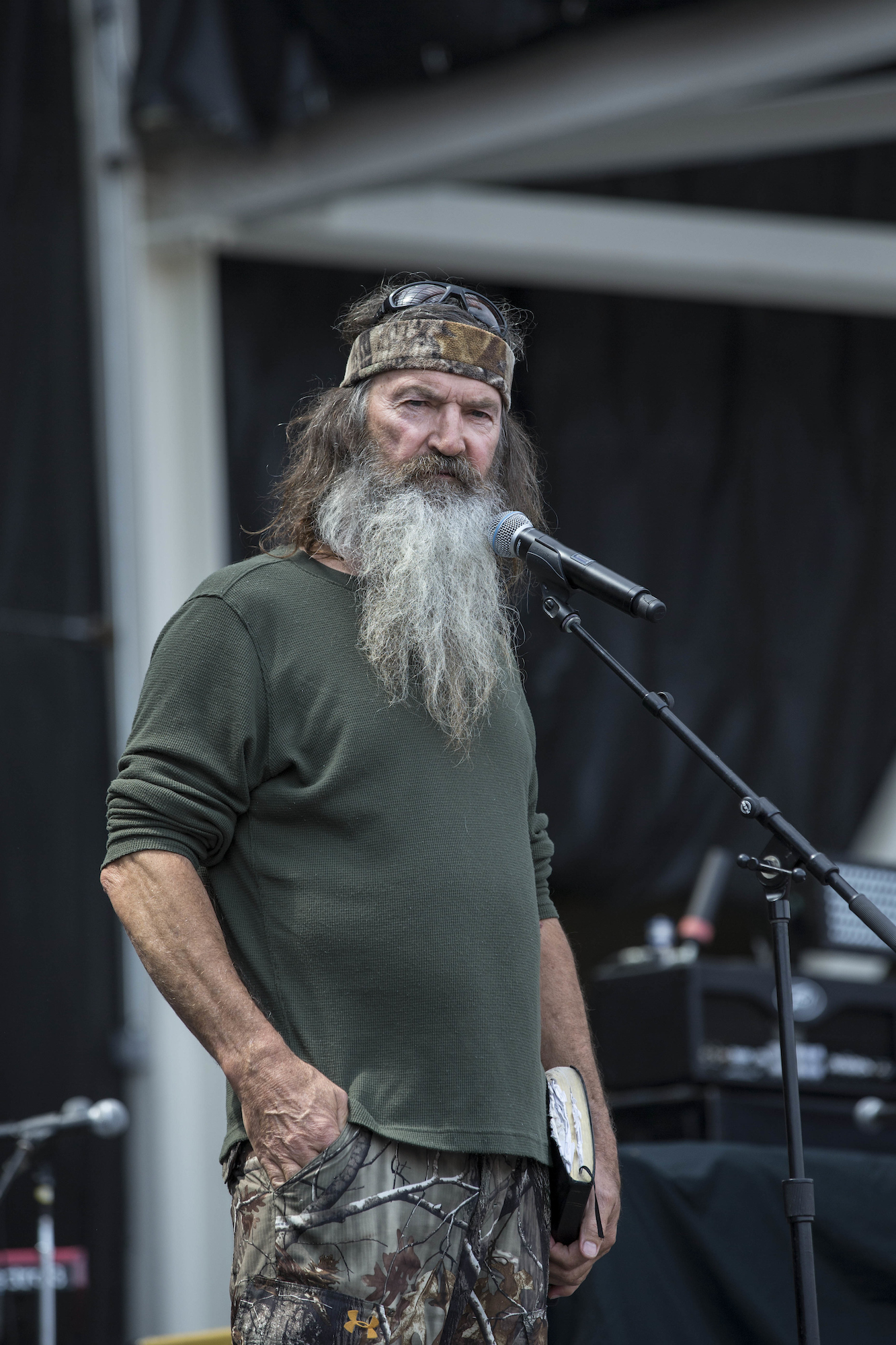 GettyImages-523919032-Duck-Dynasty-Star-Willie-Robertson-Reveals-Late-Dad-Phils-Last-Words.jpg