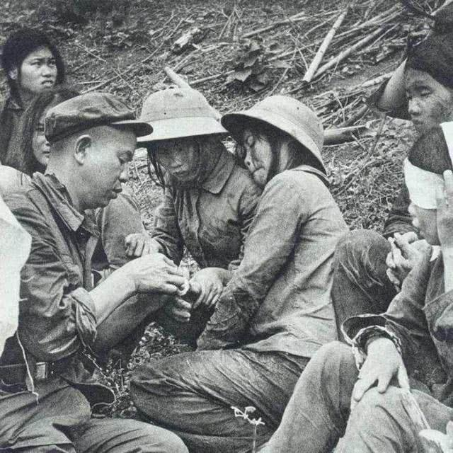 ▲被俘的越军女兵