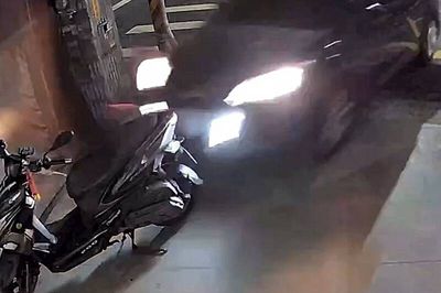 彰化轎車衝騎樓撞爛機車！下車扶正裝沒事落跑　駕駛挨罰+吊照