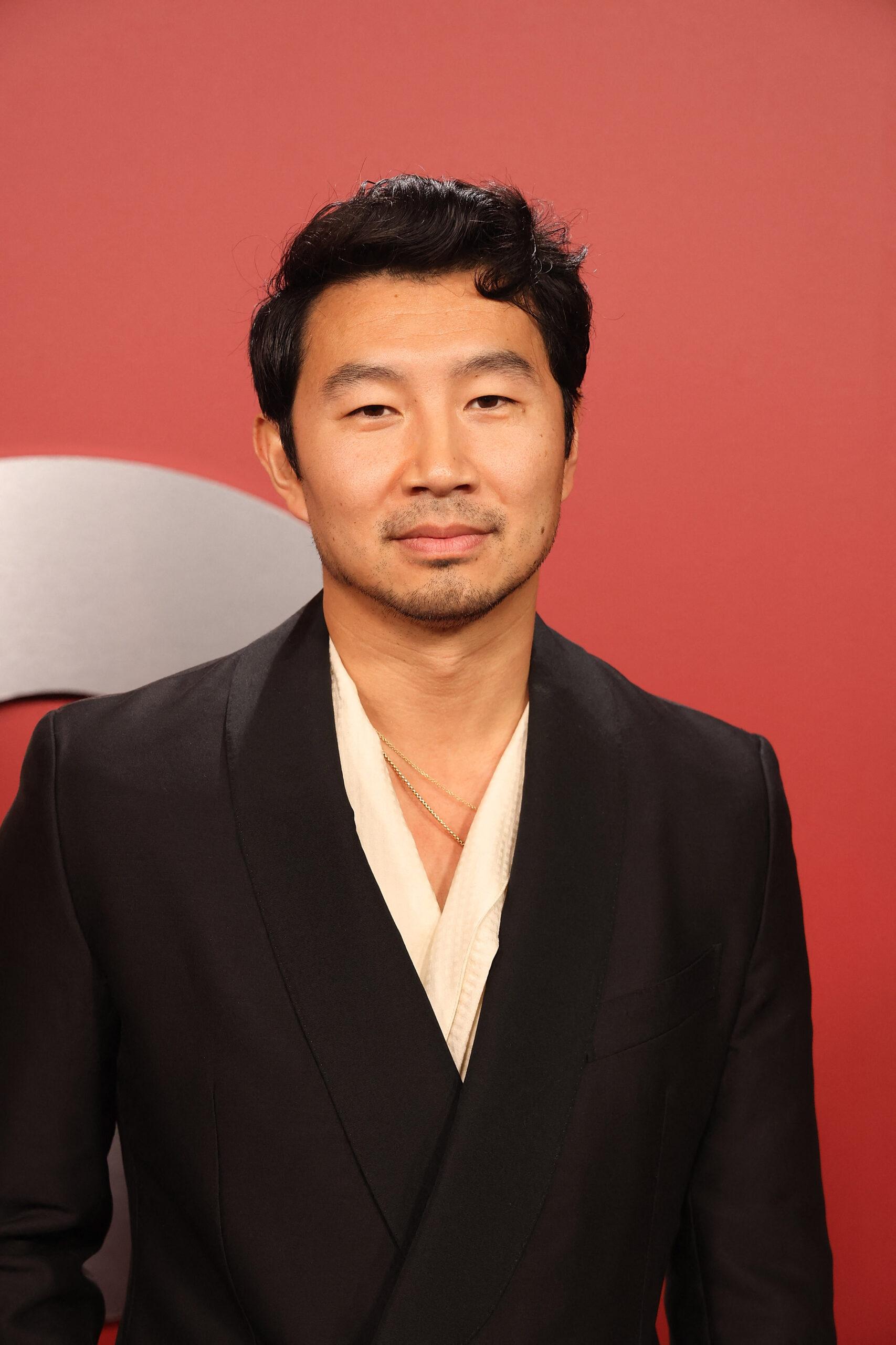 Simu Liu Makes 'Personal Guarantee' About Taylor Swift Jokes At PCA's