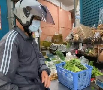 彰化停班課「傳統市場湧人潮」　菜價平穩民眾狂掃貨備戰