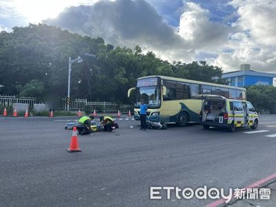 核三廠前嚴重車禍！雙載騎士碰撞遊覽車　2人命危搶救中