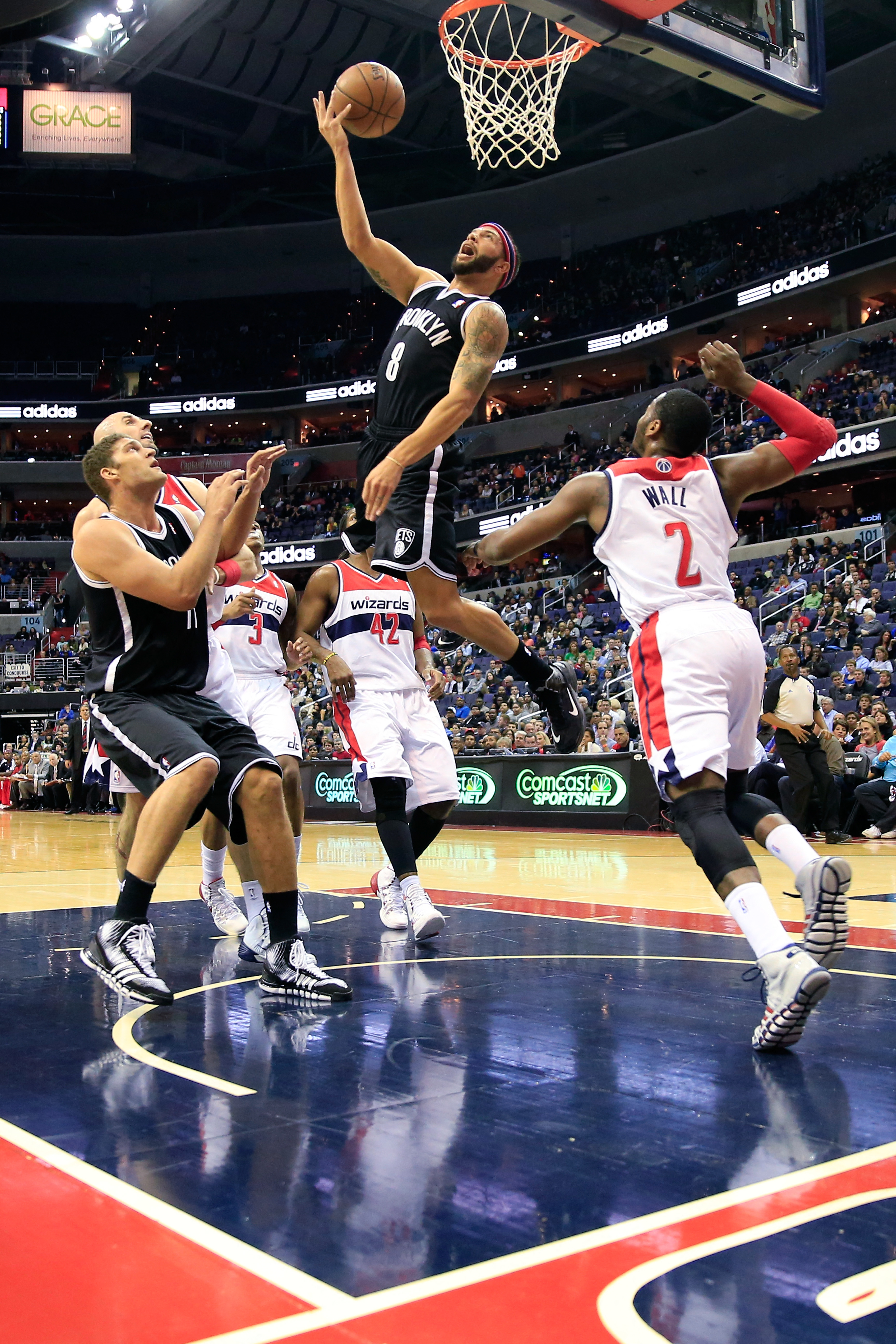 WASHINGTON, DC - NOVEMBER 08: Deron Williams #8 of the Brooklyn Nets puts up a shot in front of John Wall #2 of the Washington Wizards during the first half at Verizon Center on November 8, 2013 in Washington, DC. NOTE TO USER: User expressly acknowledges and agrees that, by downloading and or using this photograph, User is consenting to the terms and conditions of the Getty Images License Agreement. Rob Carr/Getty Images/AFP (Photo by Rob Carr / GETTY IMAGES NORTH AMERICA / Getty Images via AFP)