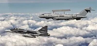 资料图：瑞典萨博公司研发的&ldquo;全球眼&rdquo;空中预警机（上）和&ldquo;鹰狮&rdquo;E战斗机（来源：中国国防报）