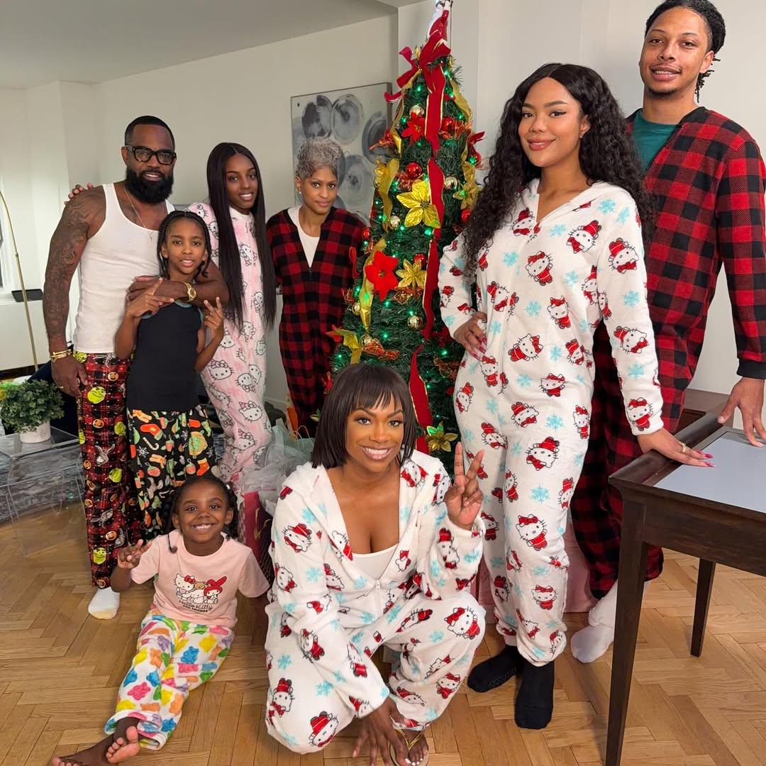 Kandi Burruss and family during Christmas Day. 