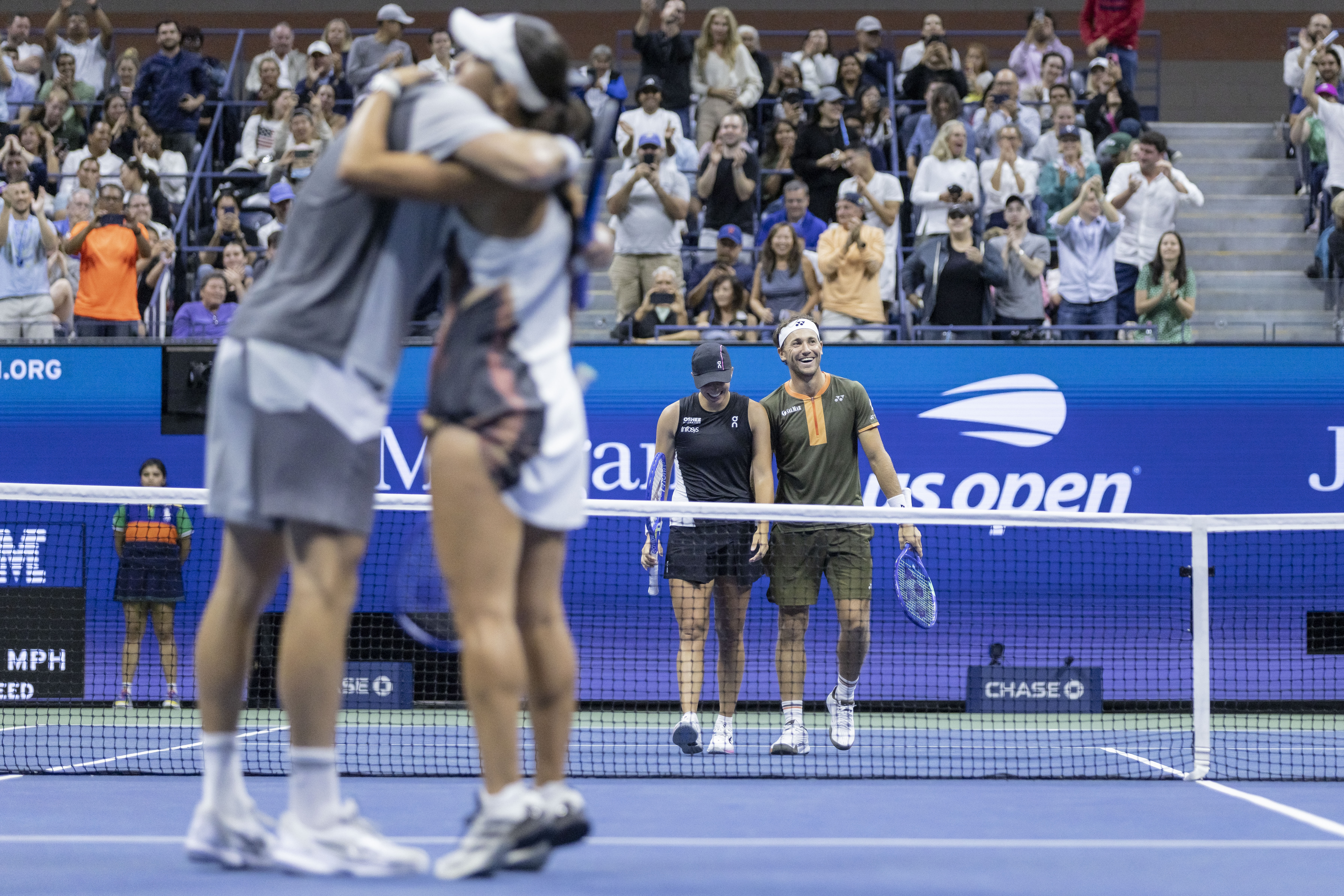 epa12313582 Casper Ruud of Norway (R), and Iga Swiatek of Poland (2-R), celebrate after defeating Jessica Pegula of the US (2-L), and Jack Draper of the United Kingdom (L), during their mixed doubles semifinals match at the US Open Tennis Championships at the USTA Billie Jean King National Tennis Center in Flushing Meadows, New York, USA, 20 August 2025. The main draw of the 2025 US Open tennis tournament runs from 24 August through 07 September. EPA/JUSTIN LANE