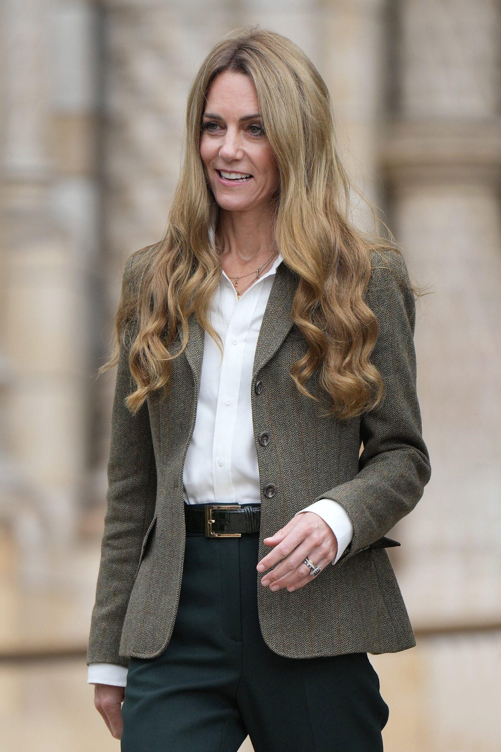 Kate Middleton debuts blonde hair