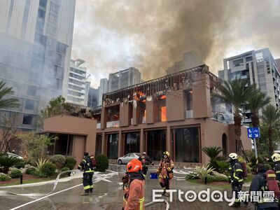 快訊／央北建案「華固譽誠」接待中心火警！　1、2樓狂燒畫面曝光