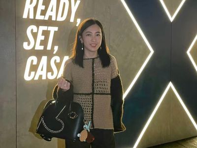 香港前女首富拎百萬愛馬仕包看秀　收藏滿牆橘盒羨煞人