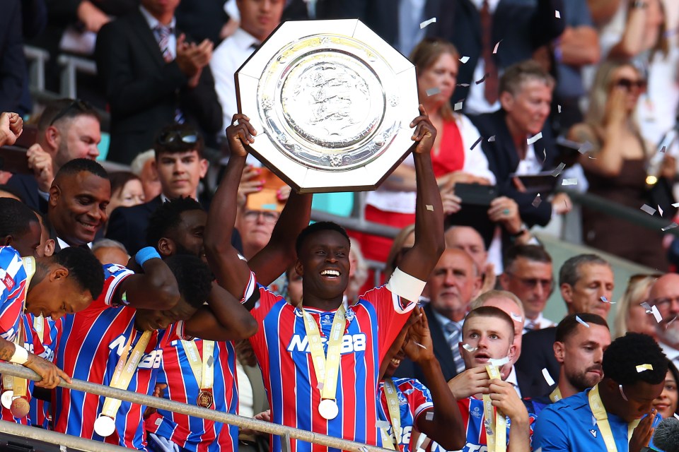 LONDON, ENGLAND - AUGUST 10: Marc Guehi of Crystal Palace lifts the Community Shield after his side's victory in a penalty shootout during the 2025 FA Community Shield match between Crystal Palace and Liverpool at Wembley Stadium on August 10, 2025 in London, England. (Photo by Chris Brunskill/Fantasista/Getty Images)