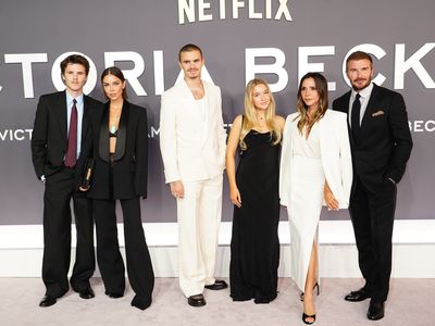 貝嫂宣傳紀錄片氣勢非凡　富養女兒秀31萬幸運草項鍊